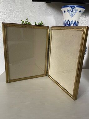 Vintage folding double picture frame etched heavy Brass Glass 8”x10”